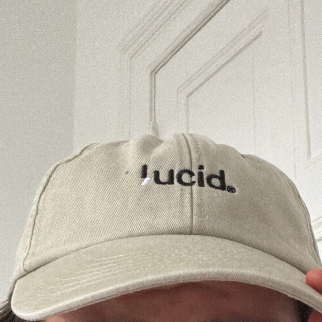 lucid® Cap in Sand mit zweifarbig gesticktem Logo